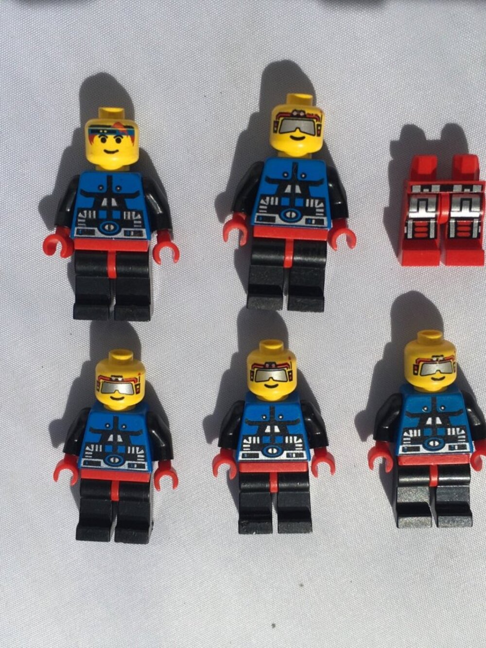 Space LEGO Spyrius 5x Minifigures Various Accessories Vintage - Picture 3 of 5